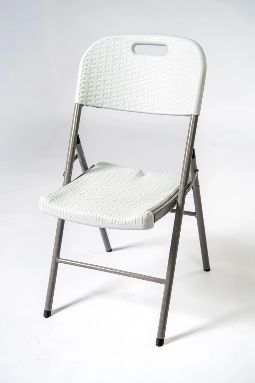 SILLA PLEGABLE BLANCA UNIQUE MPB C/DISEÑO DE RATAN